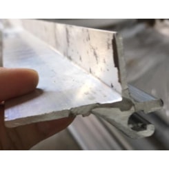 PERFIL ALUMINIO DOBRADICA SUPERIOR  BAGAGEIRO MASCARELLO/BUSSCAR /MARCOPOLO 004853